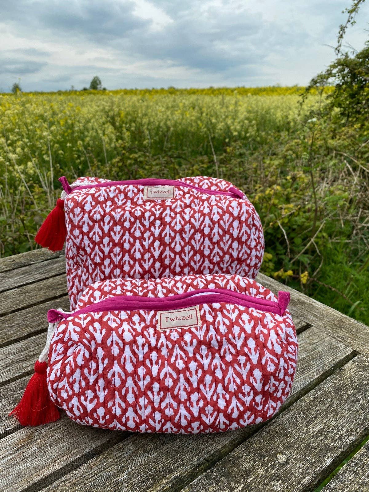 Twizzell Quilted Wash Bag - Red: Large